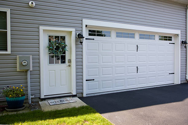 24/7 Emergency Garage Door Panel Replacement experts in New River, AZ
